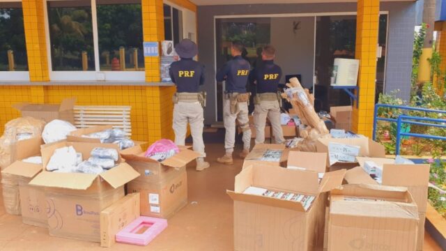 PRF apreende carga milionária de contrabando na BR-364, em Jataí
