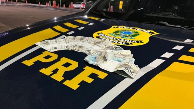 Trio é preso com R$ 6.100 em notas falsas de 200 e 100 reais na BR-153, em Goiás