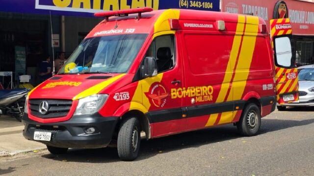 Passageira de moto fica ferida após colisão com veículo em Catalão