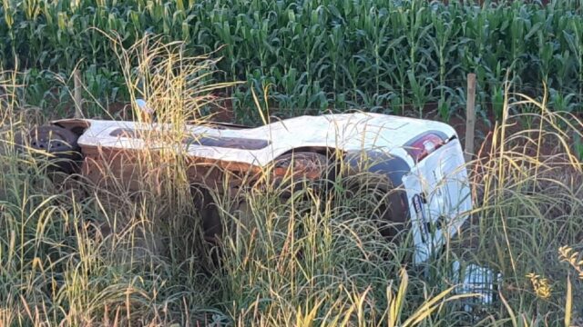 Veículo que transportava material radioativo tomba na BR-153, em Morrinhos
