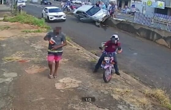VÍDEO: Homem furta e bate carro, foge do local e acaba preso em Uberlândia