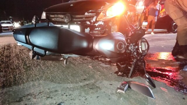 Colisão entre moto e carro em Catalão deixa dois feridos