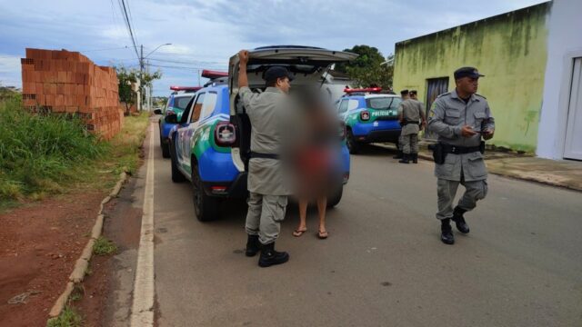 Briga de casal resulta em esfaqueamento de homem, no Bairro São José, em Catalão