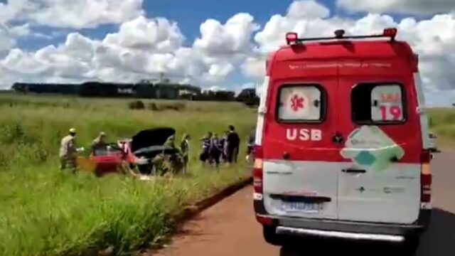 Mulher morre após carro capotar por mais de 100 metros na BR-060, em Rio Verde