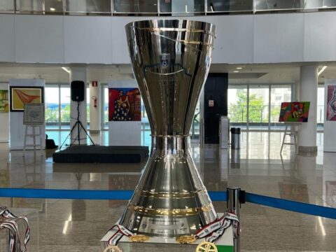 Federação Goiana de Futebol apresenta troféu do Goianão 2023