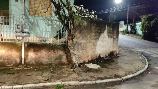 Motociclista perde controle de moto e colide contra muro no bairro Mãe de Deus, em Catalão