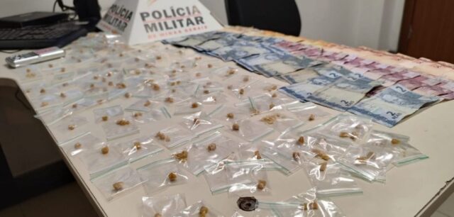 PM de Araguari apreende 152 pedras de crack durante operação