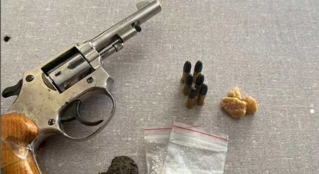 Polícia Civil prende em Orizona suspeito pela prática dos crimes de lesão corporal, ameaça, tráfico de drogas e posse ilegal de arma