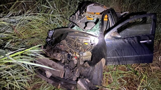 Colisão frontal entre carro e ônibus deixa uma pessoa ferida na GO-139, em Corumbaíba