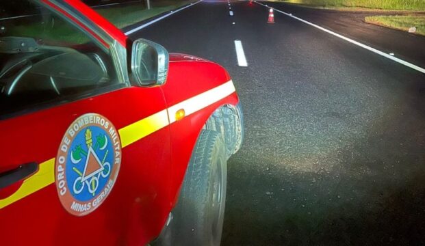 Acidente envolvendo ônibus, carro e moto é registrado na BR-050 em Uberlândia