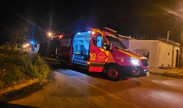 Motociclista, suspeito de embriaguez, bate na traseira de caminhão, em Catalão