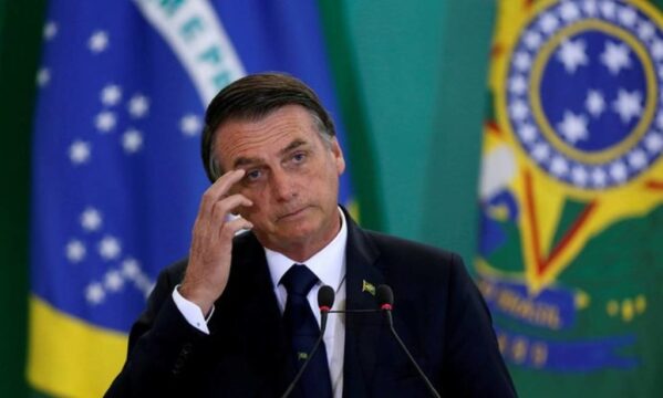 Alexandre de Moraes determina prisão domiciliar de Jair Bolsonaro por descumprimento de medidas cautelares e uso de redes sociais dos filhos