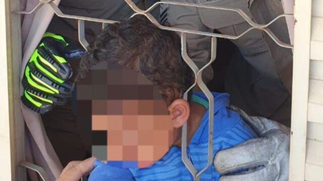 Bombeiros de Senador Canedo salvam bebê preso nas grades de uma janela em resgate inusitado
