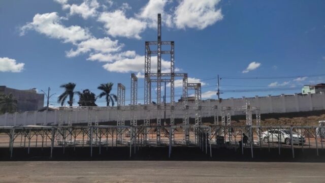 Festa da Gravata promete o maior e mais emblemático palco da história já visto em Catalão; estrutura conta com 70 metros