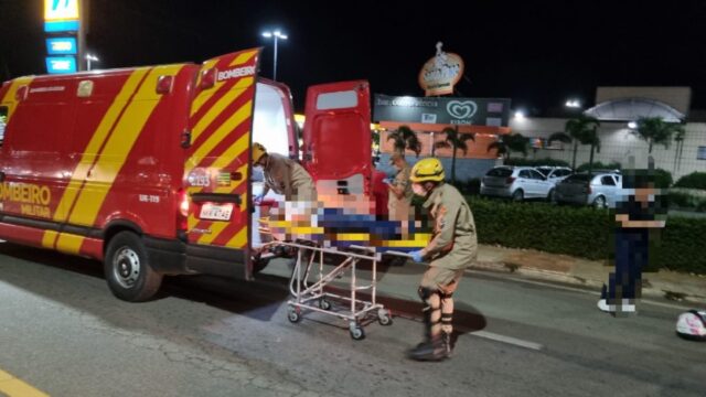 Colisão entre carro e moto deixa uma vítima ferida no bairro Nossa Senhora de Fátima, em Catalão