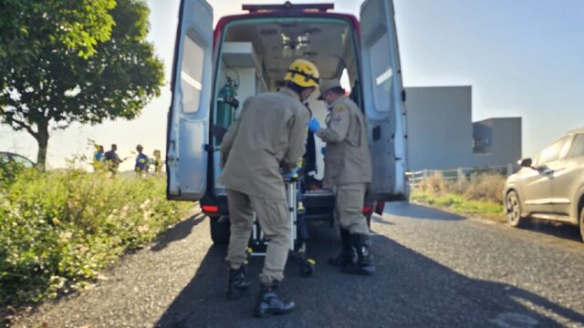 Ciclista fica ferido em acidente com carro em avenida de Catalão