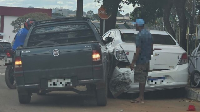 Mulher passa mal e colide veículo na traseira de carro estacionado em avenida de Catalão