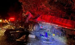 Bombeiros de São Miguel do Araguaia atuam em grave acidente entre ônibus e carreta na G0-164 Bombeiros de São Miguel do Araguaia atuam em grave acidente entre ônibus e carreta na G0-164