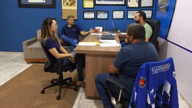 Empresa Crec-10 apresenta proposta para ser apresentada aos trabalhadores