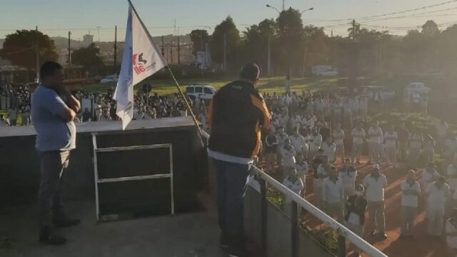Trabalhadores metalúrgicos realizam protesto em Catalão pela redução da taxa de juros