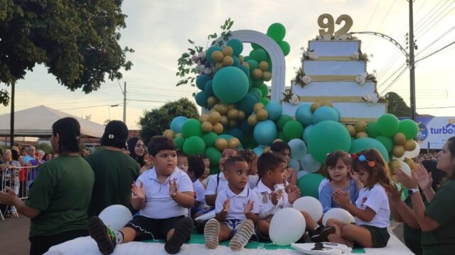 Desfile Cívico marcou as comemorações do aniversário de 92 anos da cidade de Goiandira