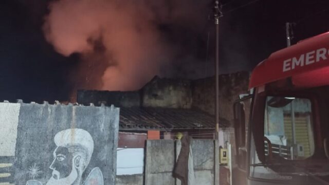 Chamas destroem quatro cômodos de residência em Pires do Rio, Goiás