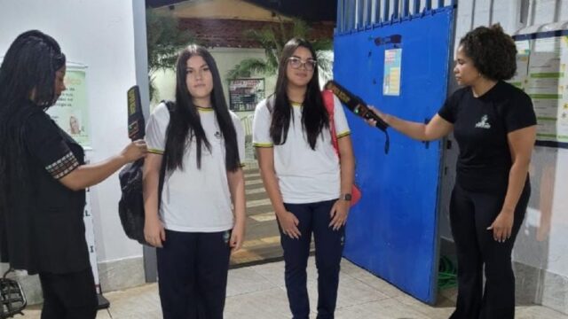 Em Goiás, uso de detectores de metal reforça segurança em escolas da rede estadual de ensino