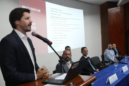 Daniel Vilela formata missão internacional à China durante reunião com executivos chineses