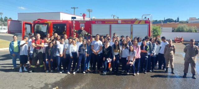 Bombeiros de Catalão realizam palestra para alunos do Colégio Abrahão André