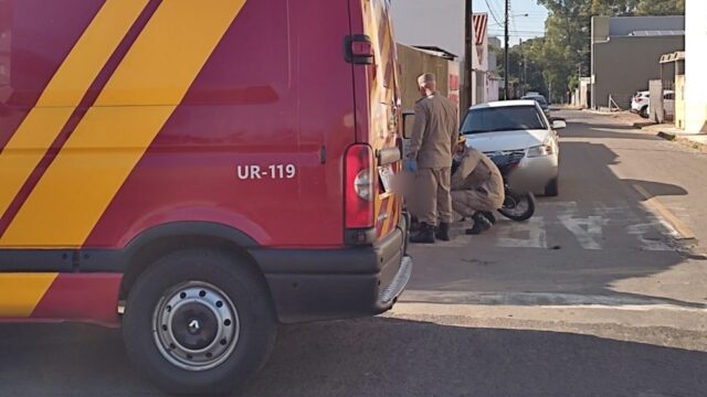 Pedestre é atropelada após colisão entre carro e moto em Catalão