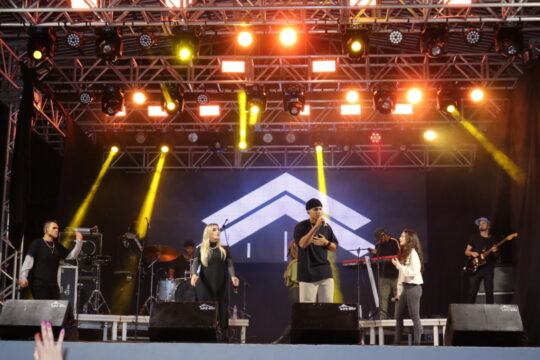 FOTOS: Em noite de adoração, Casa Worship se apresenta em Catalão