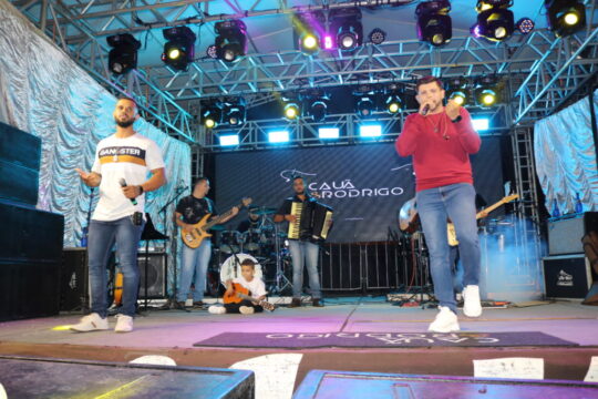 Festa de aniversário de Goiandira encerra com show sertanejo e DJ; VEJA FOTOS