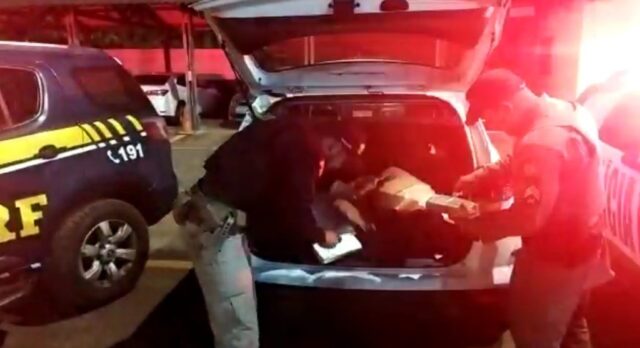 Aragarças: Traficantes fogem da PRF e abandonam carga de cocaína avaliada em cerca de R$ 10 milhões