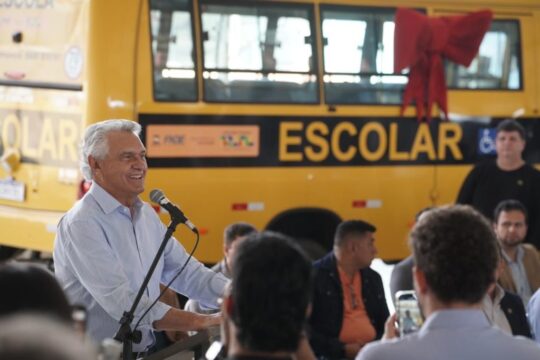 Goiás: Davinópolis, Ipameri e Nova Aurora e mais 51 municípios goianos recebem novos ônibus escolares