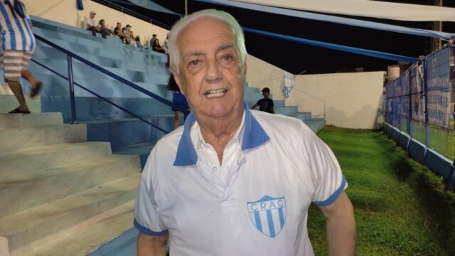 Torcida da Barra 67 realiza homenagem ao ex-presidente do Crac, Enio Paschoal, campeão goiano de 1967