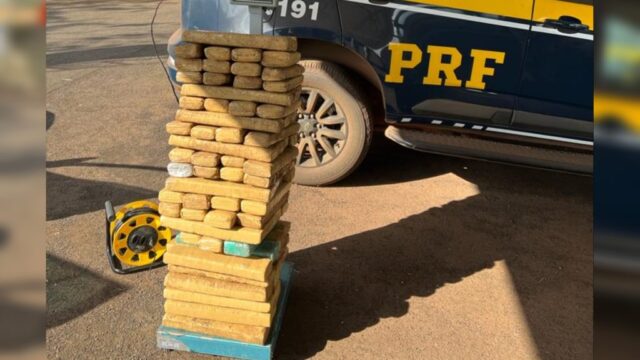 Quatro pessoas são presas com quase 100 kg de droga na BR-060, em Rio Verde