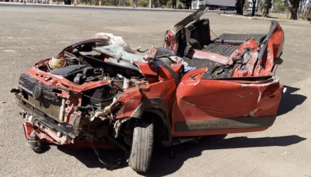 Saída de pista seguida de choque com árvore mata pai e filho na BR-153, em Porangatu