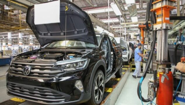 Volkswagen suspende temporariamente produção de carros no Brasil