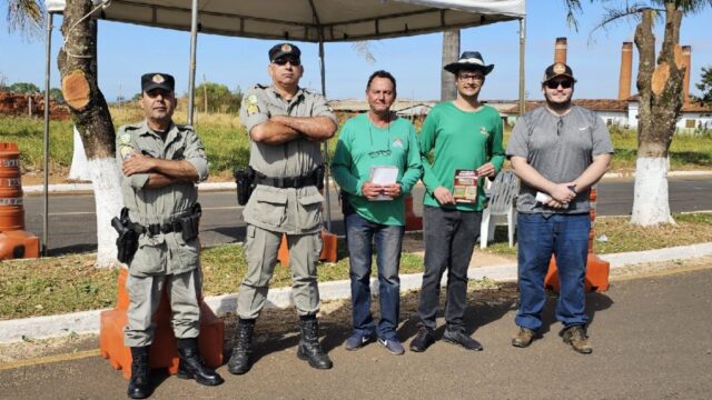 Blitz Educativa conscientiza a população de Ouvidor sobre os perigos das queimadas