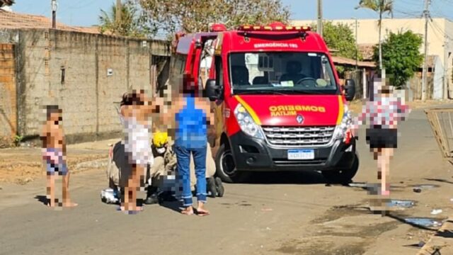 Colisão entre carro e moto deixa mulher ferida no bairro Pontal Norte, em Catalão