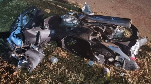 Mulher fica ferida após colisão entre carro e moto em Catalão