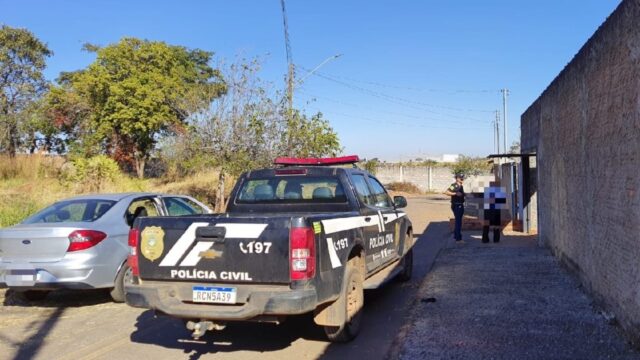 Polícia Civil de Catalão prende suspeita por tráfico de drogas e abandono de incapazes, no bairro Castelo Branco