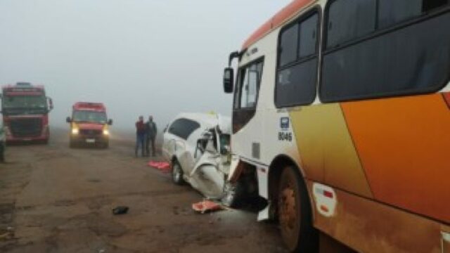 Acidente entre carro funerário e ônibus deixa uma pessoa morta na GO-320, em Goiatuba