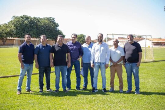 Comitiva da FGF visita estádio Municipal Luiz Benedito, em Ouvidor