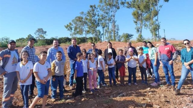 Alunos de Nova Aurora visitam Aterro Sanitário em Cumari e aprendem sobre consciência ambiental