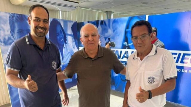 Diretoria do Sindicato Metabase participa de ato de repúdio da taxa de juros alto