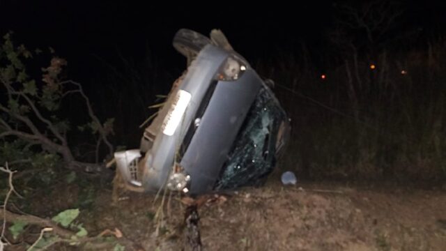 GO-330: Saída de pista seguida de tombamento deixa motorista ferido em Catalão
