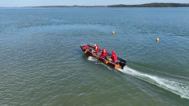 Bombeiros do 10º Batalhão Militar realizam treinamento aquático no Lago Azul de Três Ranchos