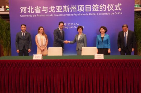 Na China, Daniel Vilela renova acordos 30 anos após primeira missão chefiada por Maguito