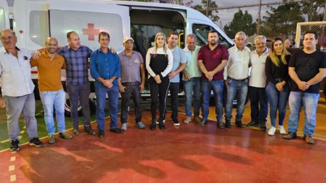 Prefeitura de Ouvidor adquire van zero quilômetro para transporte de pacientes na saúde